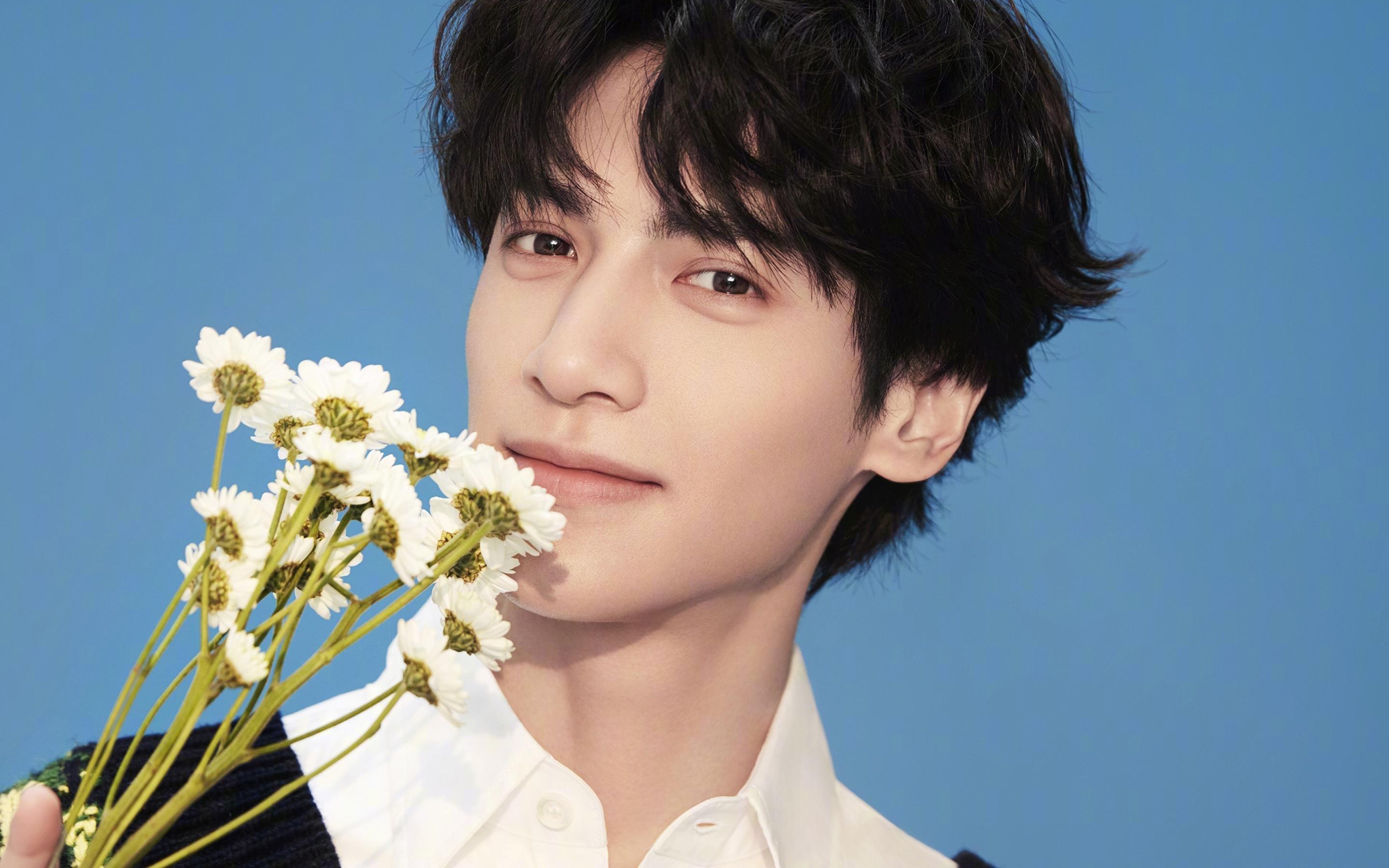 东亚杯中国足球迎战 球员拼搏赢得赞誉，东亚杯国足成绩