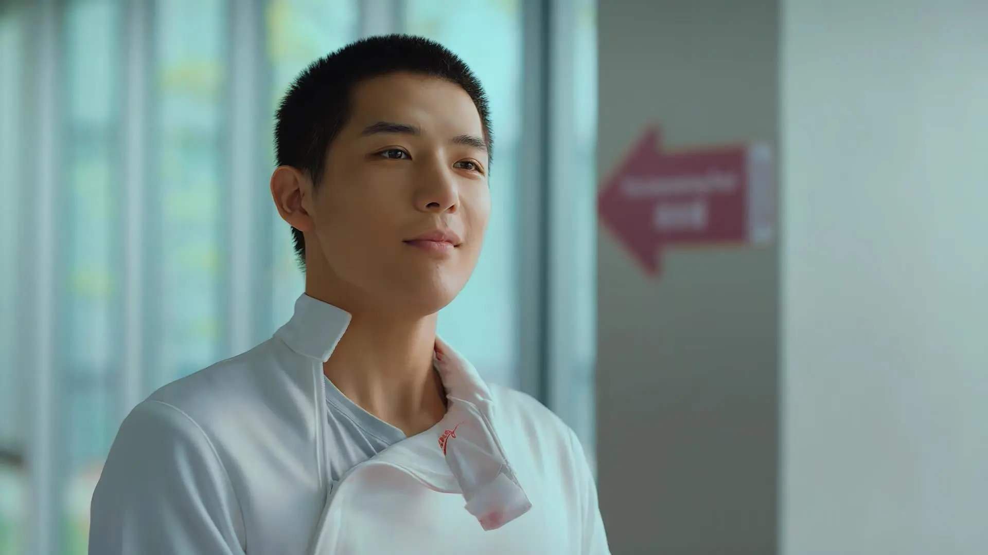 爱游戏娱乐网址-青少年篮球挑战营引入分组对抗提高临场判断与协作能力，青少年篮球队训练视频