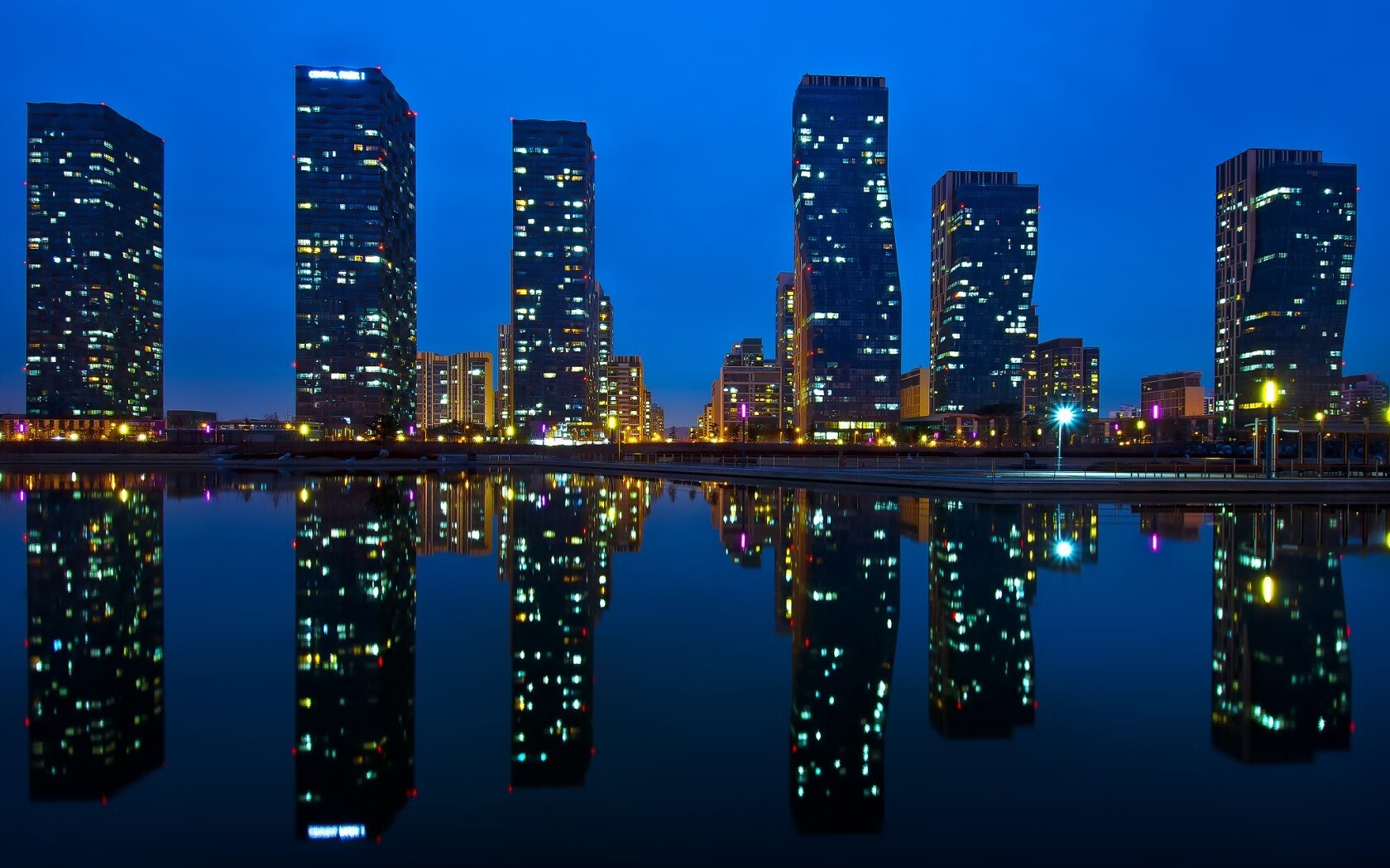 马克·阿特金森:作为南非队的突破核心,成功化解了攻防两端的压力